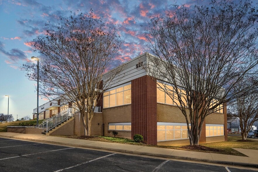 Primary Photo Of 927 Maple Grove Dr, Fredericksburg Office For Sale