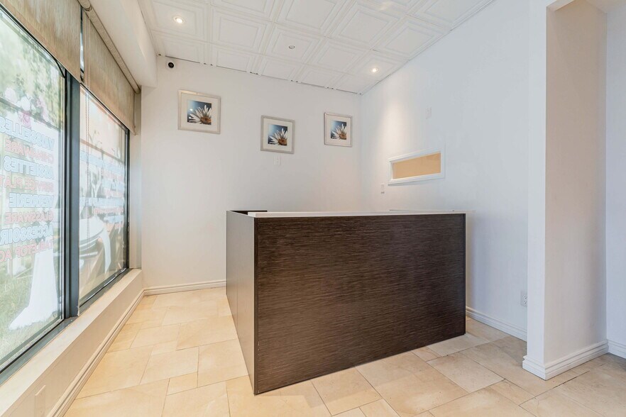 More Photos Of 4811-4819 Boul Saint-Charles, Montréal General Retail For Lease