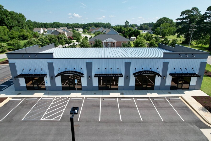 More Photos Of 982 Adams Point Dr, Garner Flex For Lease