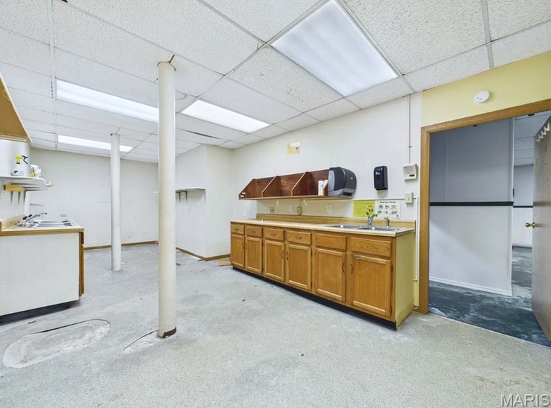 More Photos Of 2009 Seminary Rd, Alton Schools For Sale
