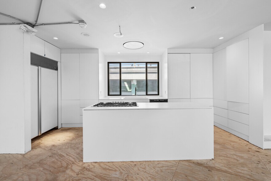 More Photos Of 1509 Mateo St, Los Angeles Office Residential For Sale