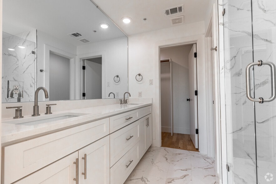 More Photos Of , Dallas Multifamily For Sale