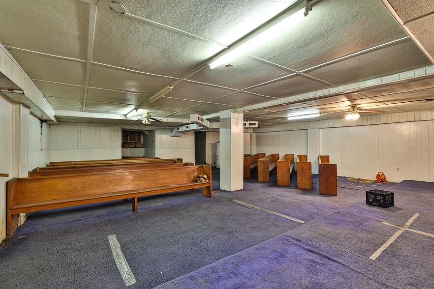 More Photos Of 3235-3245 Woodburn Ave, Cincinnati Storefront For Sale