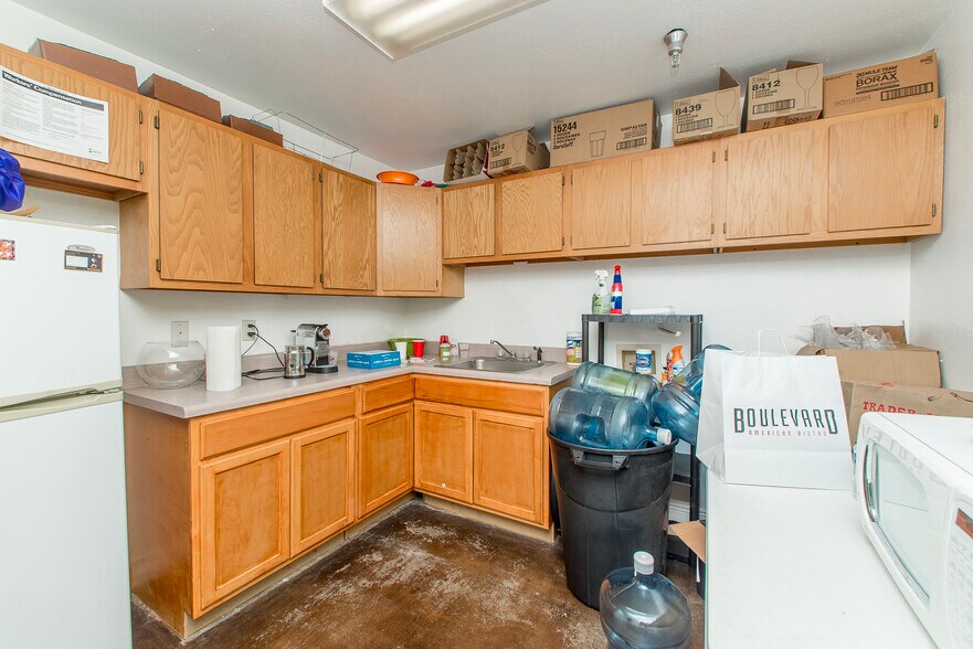 More Photos Of 747 Magazine St, New Orleans Office For Sale