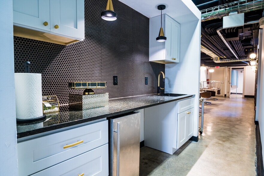 More Photos Of 226 Walnut St, Philadelphia Loft Creative Space For Lease