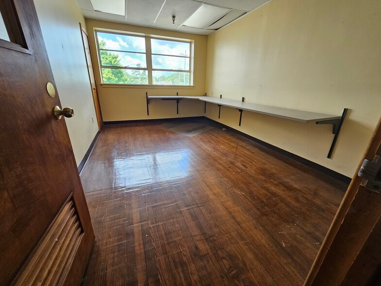 More Photos Of 1225 7th St, Columbus Manufacturing For Lease