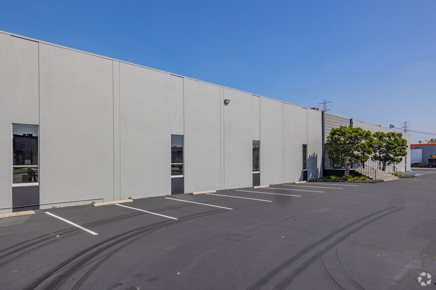 More Photos Of 1543 S State College Blvd, Anaheim Warehouse For Lease