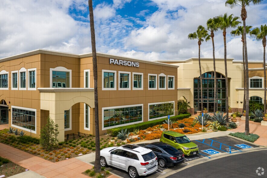 More Photos Of 25521 Commercentre Dr, Lake Forest Unknown For Lease