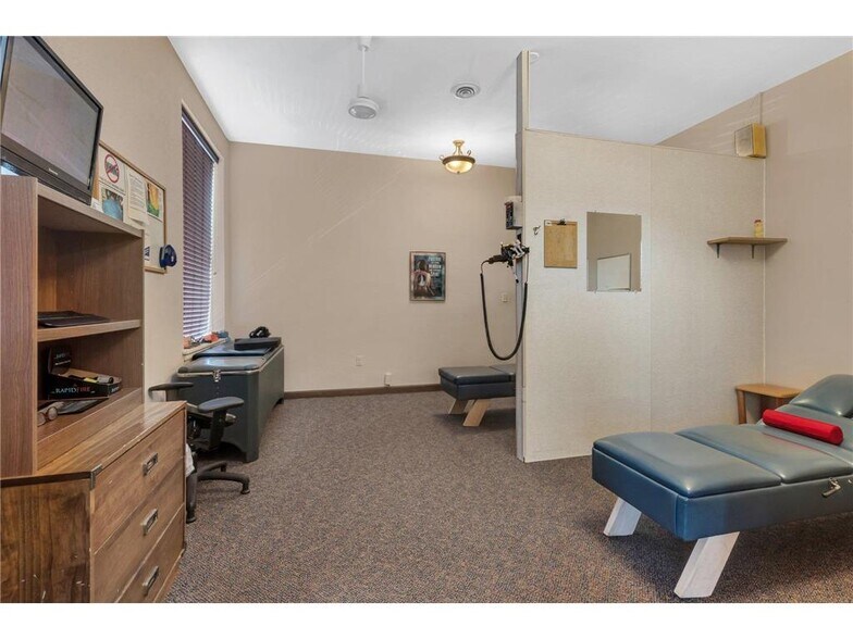 More Photos Of 437 33rd Ave N, Saint Cloud Office For Sale