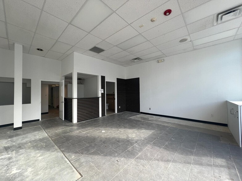 More Photos Of 411 Jericho Tpke, New Hyde Park Storefront Retail Office For Sale