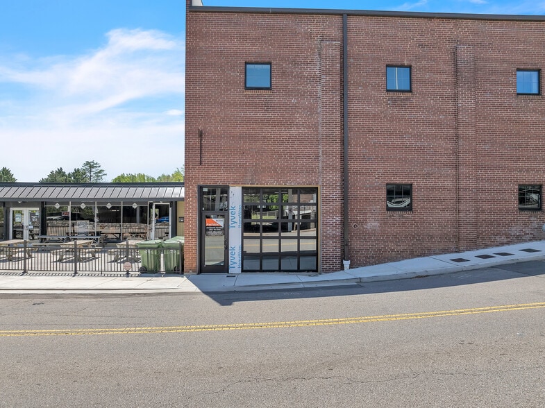 More Photos Of 201 S Court Street, Maryville General Retail For Lease