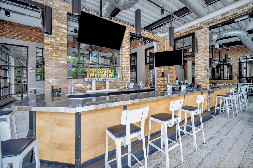 More Photos Of 331 E 13th St, Cincinnati Restaurant For Lease