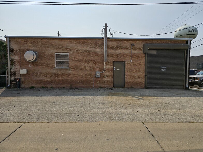 More Photos Of 921 Main St, Melrose Park Warehouse For Lease
