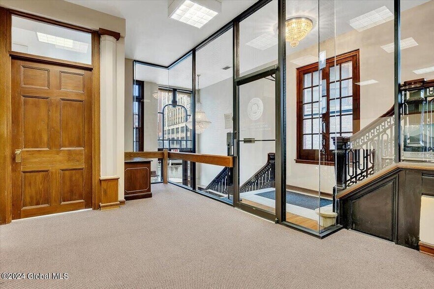 More Photos Of 48 Howard St, Albany Office For Sale
