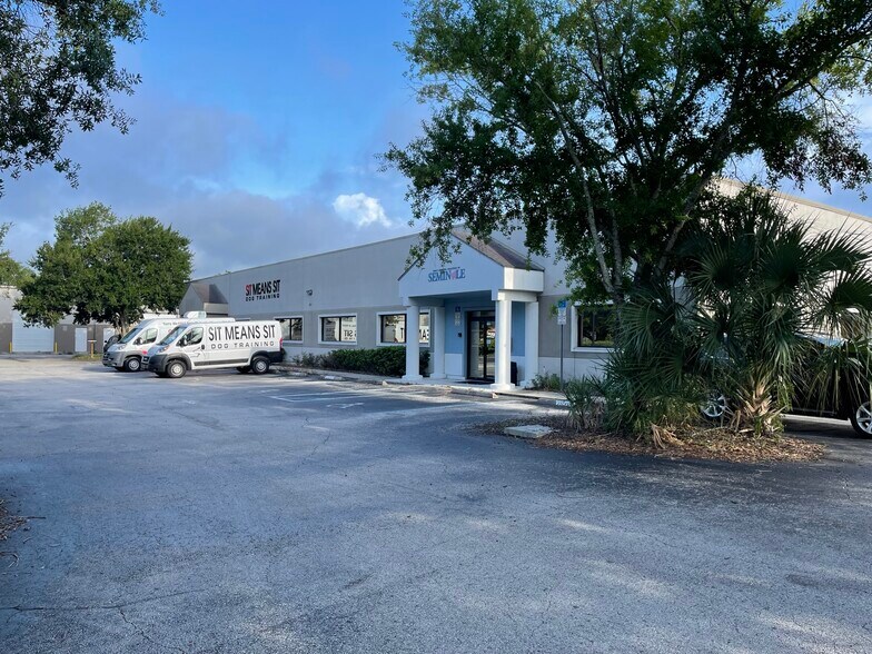 More Photos Of 280 Hunt Park Cv, Longwood Light Distribution For Lease
