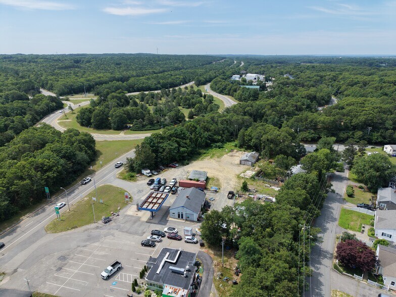 Primary Photo Of 810 MacArthur Blvd, Pocasset Auto Repair For Sale