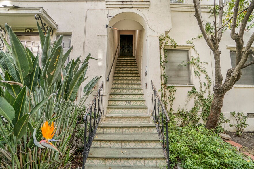 More Photos Of 728 S Genesee Ave, Los Angeles Apartments For Sale