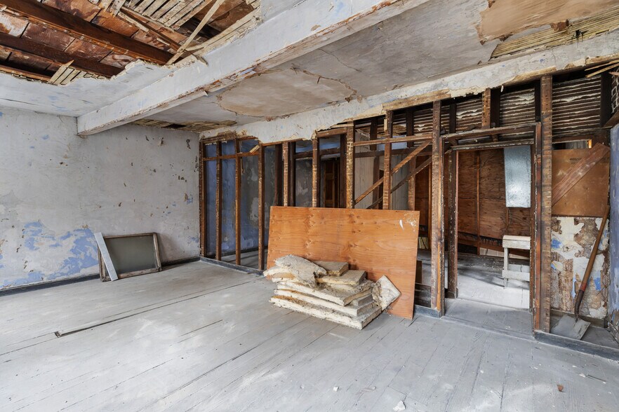 More Photos Of 663 W Pratt St, Baltimore Storefront Retail Residential For Sale