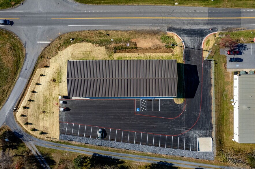 More Photos Of 1571 Pleasants Dr, Mount Crawford Warehouse For Lease