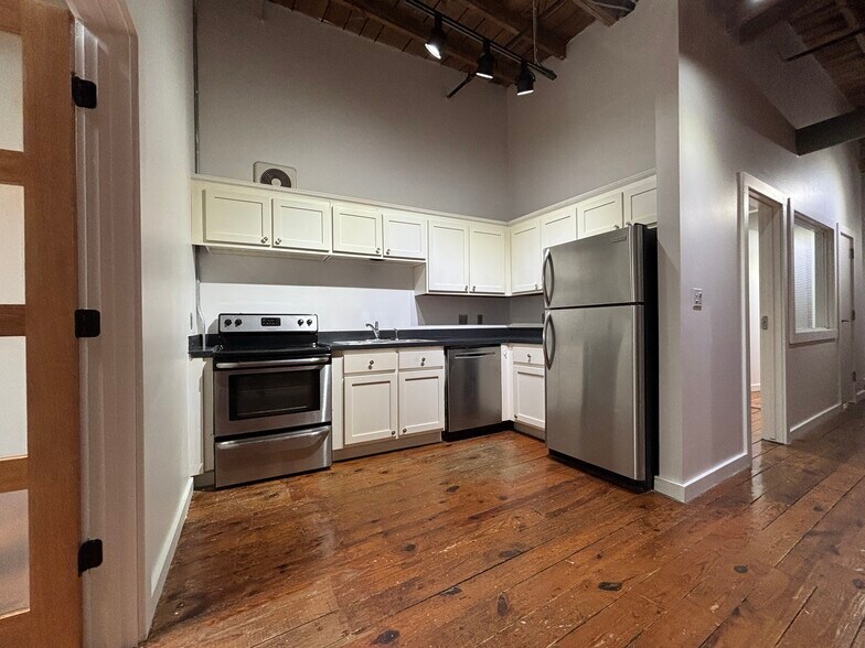 More Photos Of 887 W Marietta St NW, Atlanta Loft Creative Space For Lease