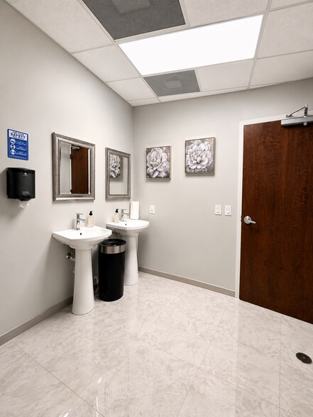 More Photos Of 9723 Northcross Center Ct, Huntersville Office For Lease