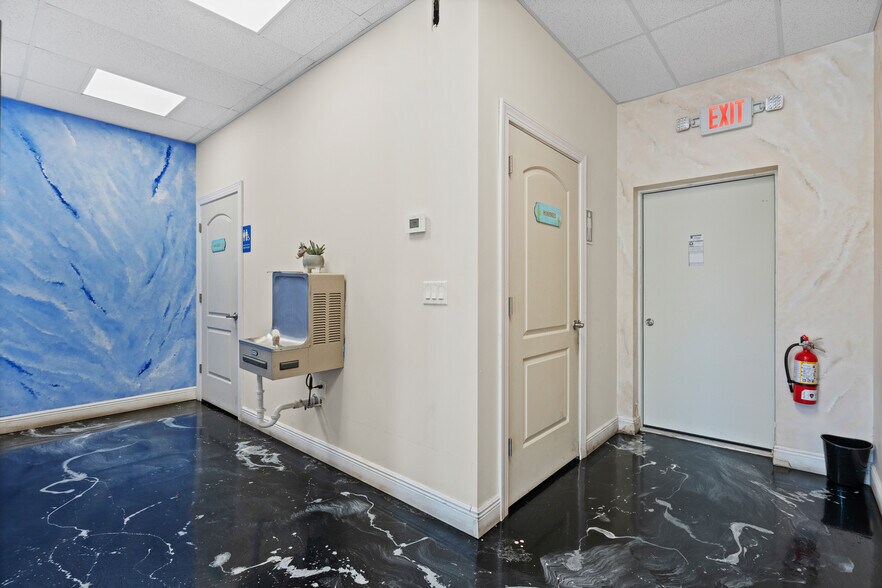 More Photos Of 11150-11170 SE Federal Hwy, Hobe Sound Storefront For Sale
