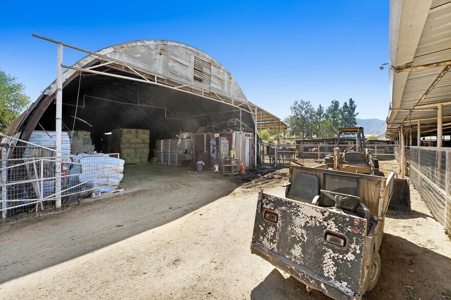 More Photos Of 1840 Riverside Dr, Glendale General Retail For Sale