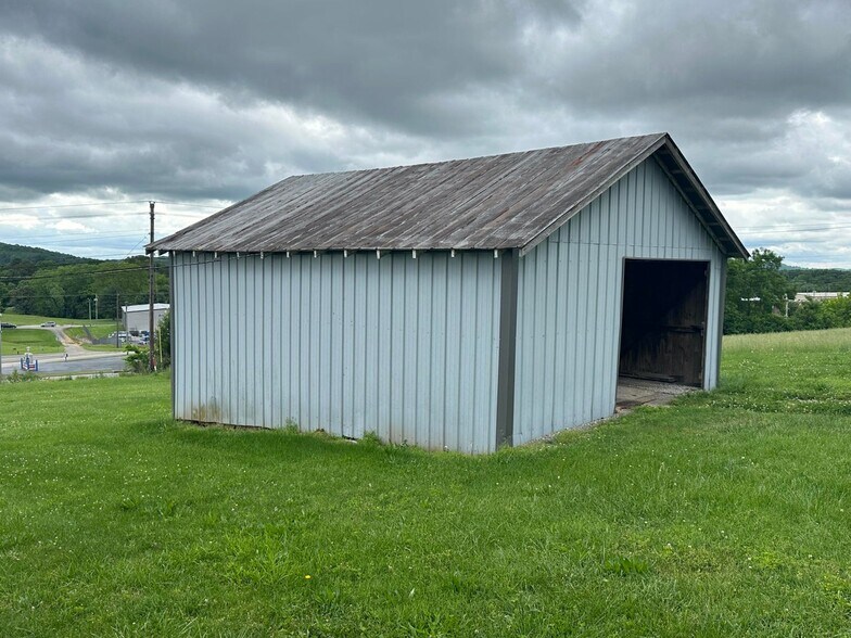 More Photos Of 711 Correll St, Somerset Flex For Sale