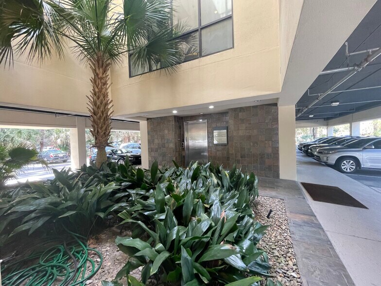 More Photos Of 52 New Orleans Rd, Hilton Head Island Office For Sale