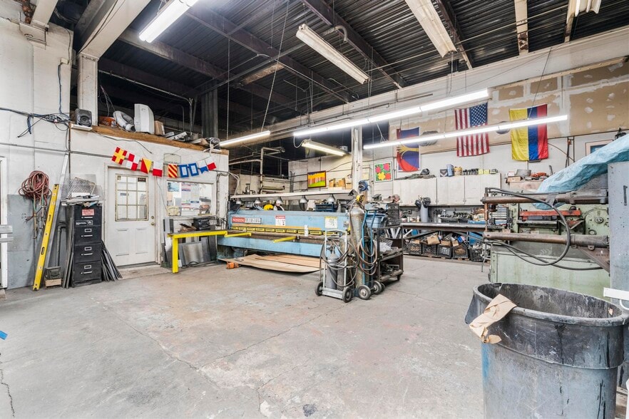 More Photos Of 914 E Main St, Stamford Warehouse For Sale