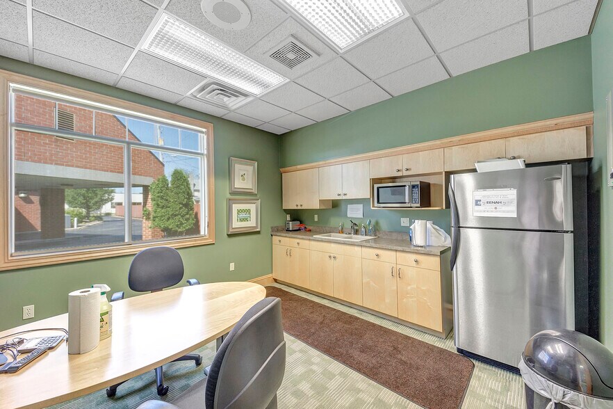 More Photos Of 900 W College Ave, Appleton Office For Lease