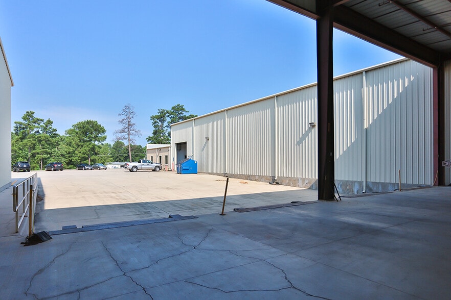 More Photos Of 1209-1215 N FM 3083 Rd E, Conroe Warehouse For Lease
