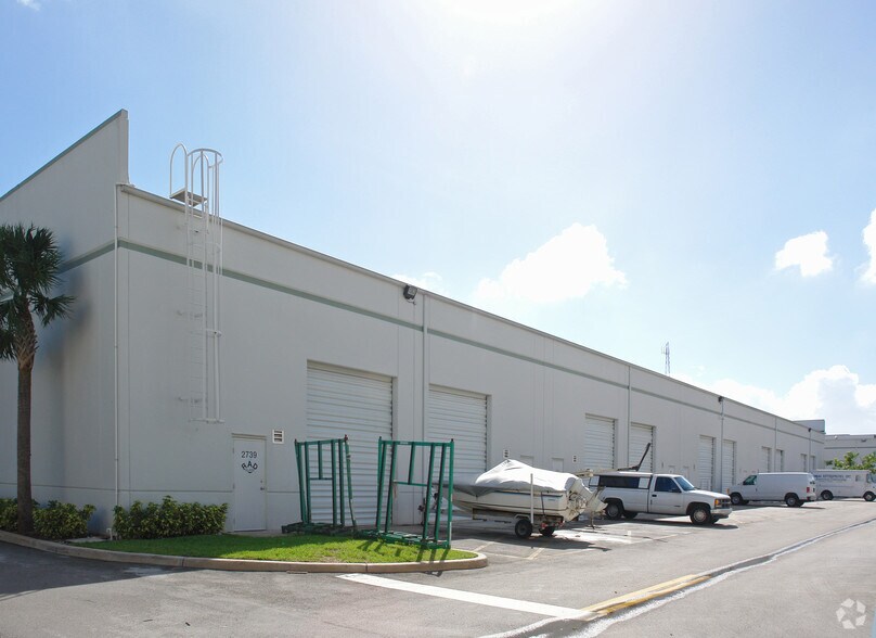 More Photos Of 2721-2737 NW 19th St, Pompano Beach Warehouse For Lease