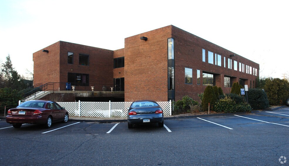 More Photos Of 131 New London Tpke, Glastonbury Medical For Lease
