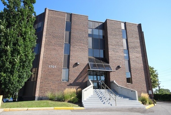 More Photos Of 1701 Woodward Dr, Ottawa Office For Lease