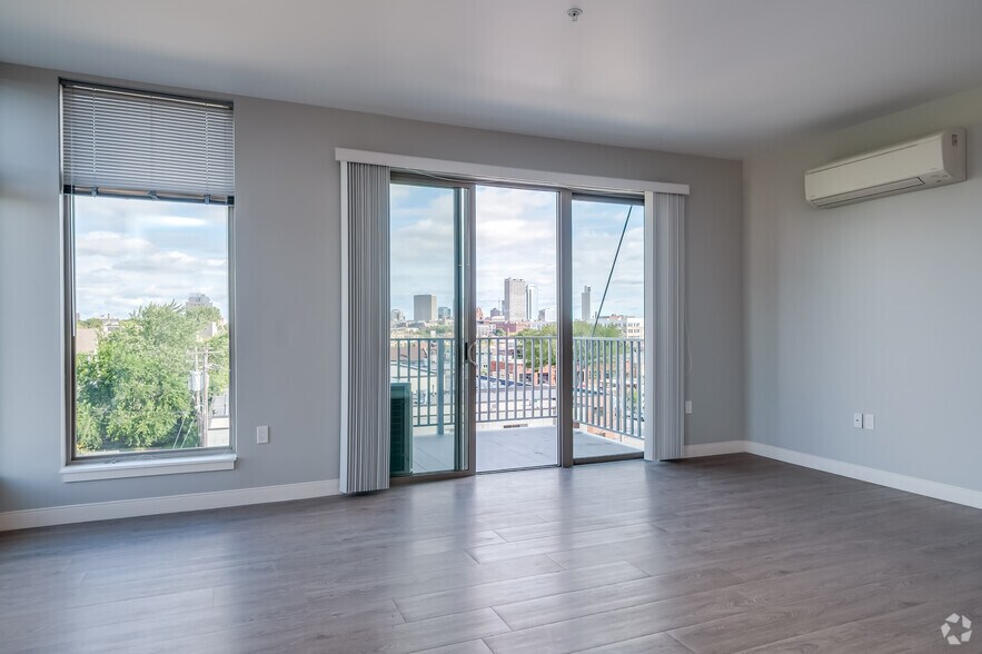 More Photos Of 211 W Mineral St, Milwaukee Apartments For Lease