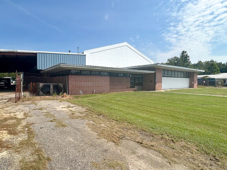 More Photos Of 315 E Ridgely St, Atmore Warehouse For Sale