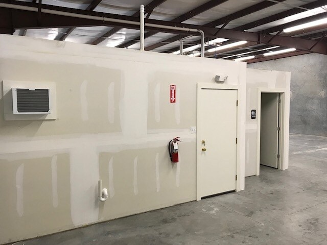 More Photos Of 304 E Pecan Blvd, McAllen Warehouse For Lease