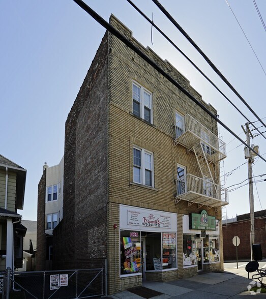 More Photos Of 245-247 Lakeview Ave, Clifton Apartments For Lease