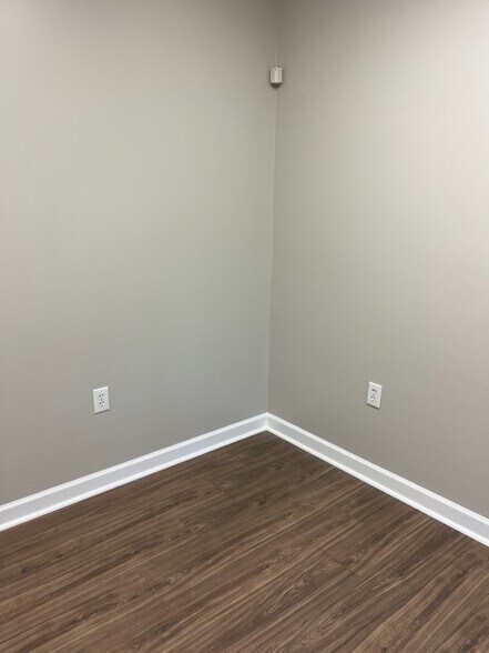 More Photos Of 6511 Creedmoor Rd, Raleigh Office For Lease