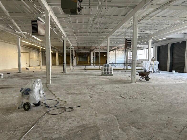More Photos Of 60 Anthony St, Brooklyn Manufacturing For Lease
