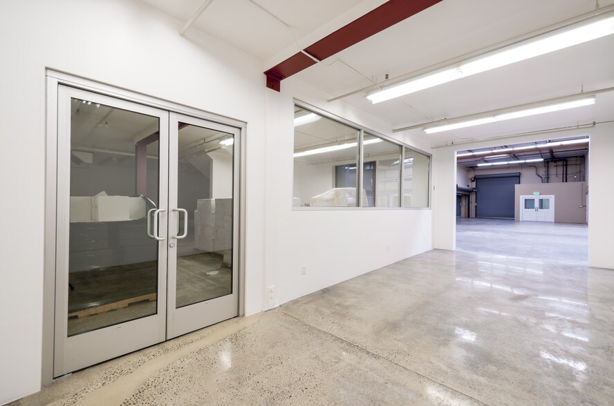 More Photos Of 901 Shasta St, Redwood City Warehouse For Lease