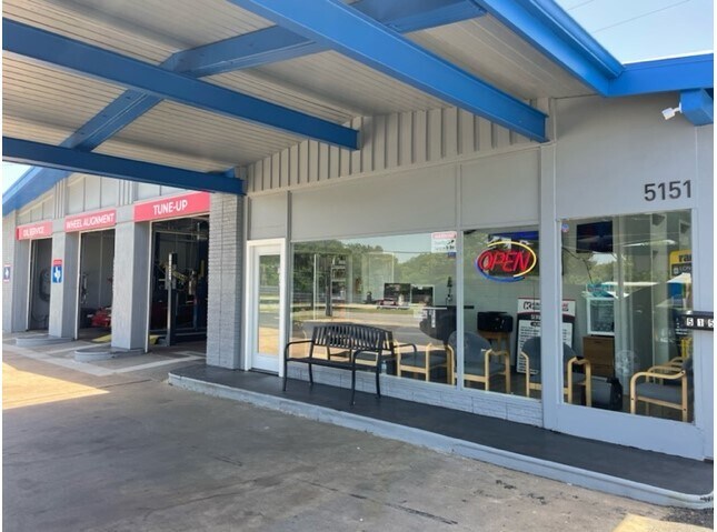 Primary Photo Of 5151 Gus Thomasson Rd, Mesquite Auto Repair For Sale