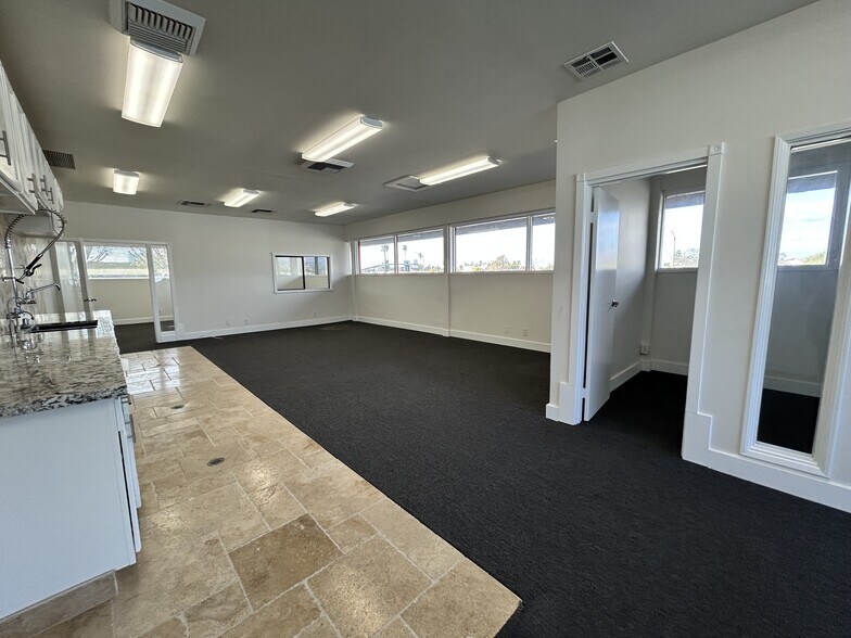More Photos Of 560 W 1st St, Tustin Office For Lease