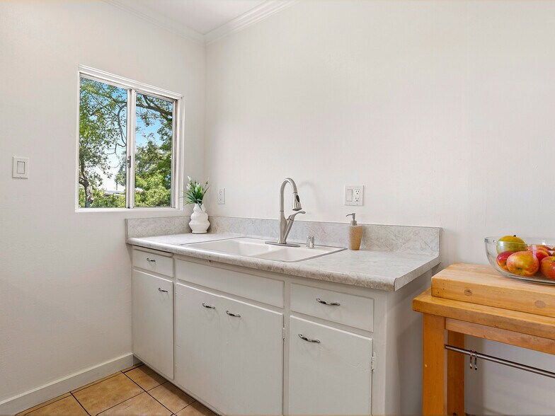 More Photos Of 1825 Altivo Way, Los Angeles Multifamily For Sale