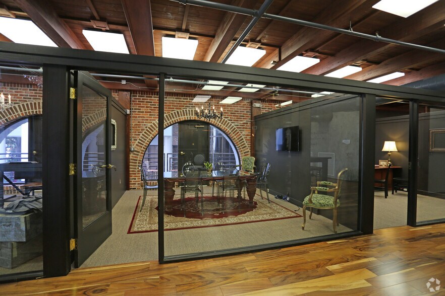 More Photos Of 260 1st Ave S, Saint Petersburg Coworking Space