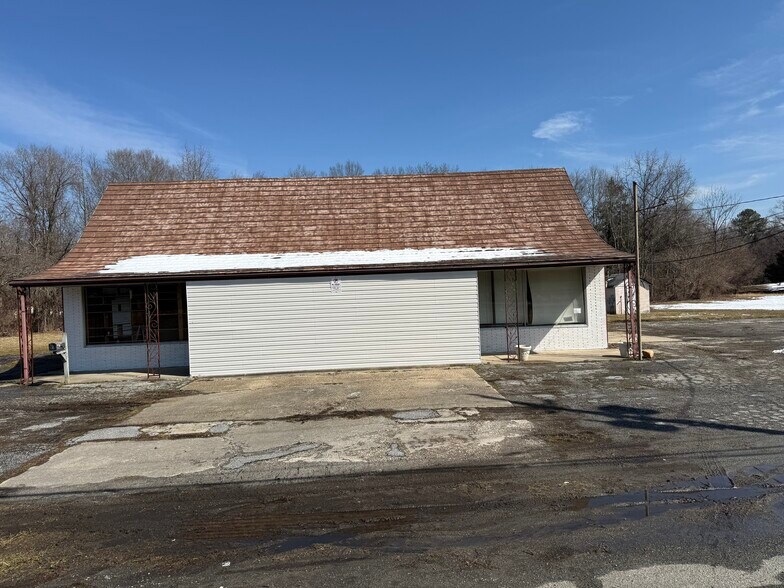 More Photos Of 4640 Dupont Pky, Townsend Freestanding For Sale