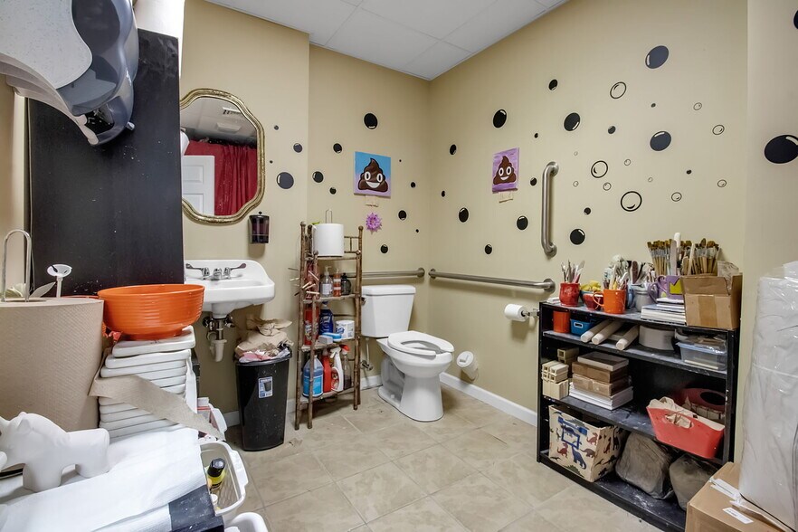 More Photos Of 38 Washington St, Ellicottville Storefront For Sale