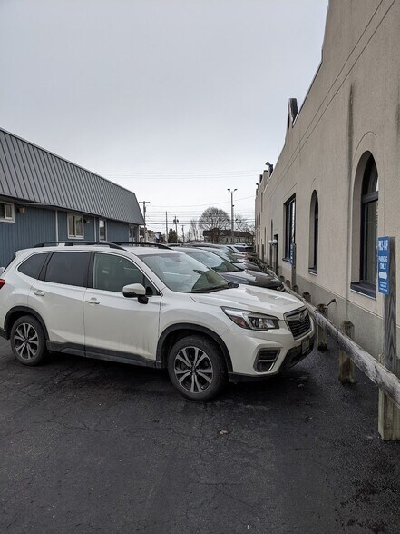 More Photos Of 829-831 W Genesee St, Syracuse Office For Lease