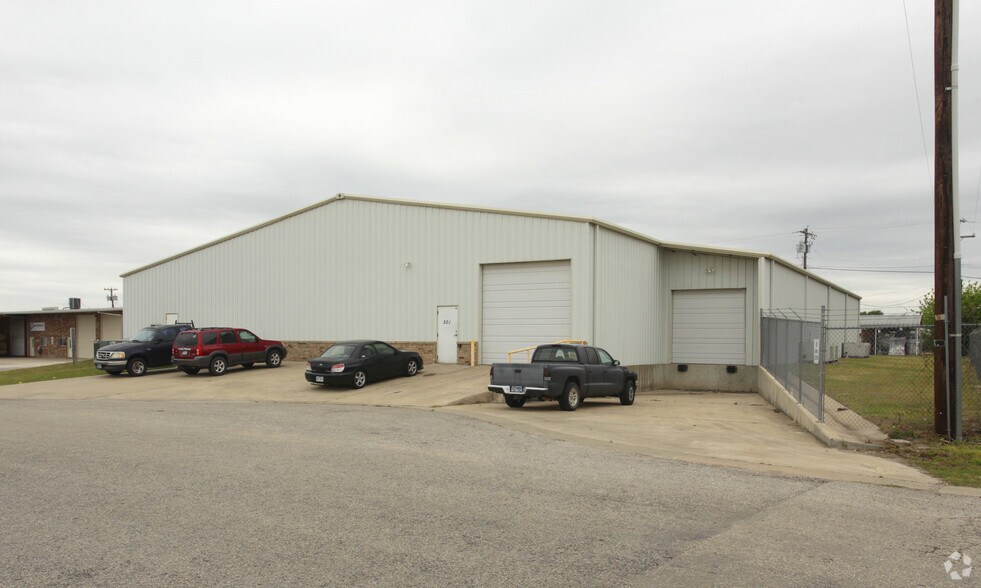 More Photos Of 501 Tradesmen's Park Dr, Hutto Warehouse For Lease